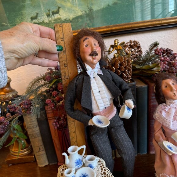 2000 Buyer's Choice Victorian Carolers - Picture 16 of 17